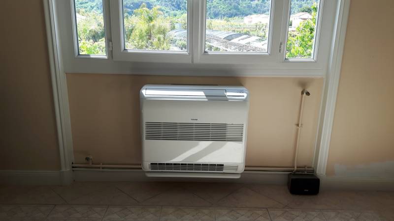 Pose d’une console double flux Toshiba pour remplacer un radiateur en fonte à Saint Martin du Var dans les Alpes Maritimes